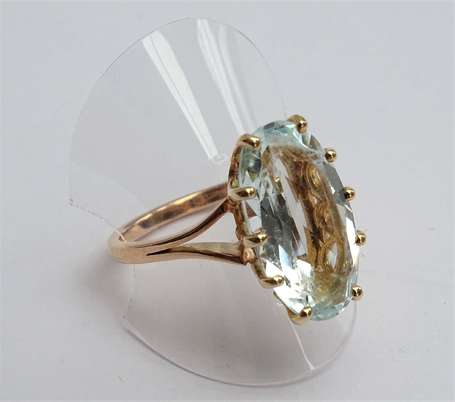 Bague en or jaune 18K (750°/00) sertie griffes 