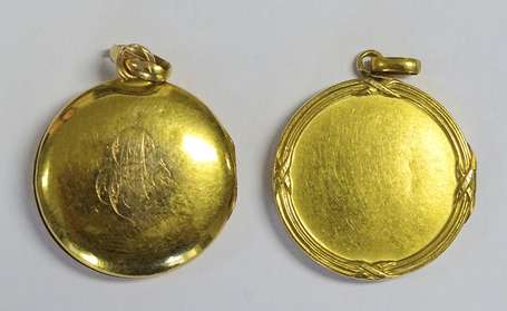 Deux pendentifs reliquaires en or jaune 18K 