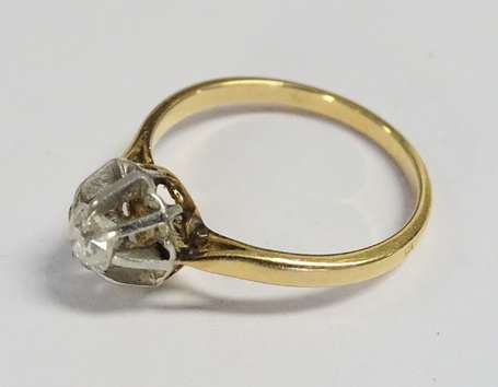 Bague solitaire en or deux tons 18K (750°/00) 