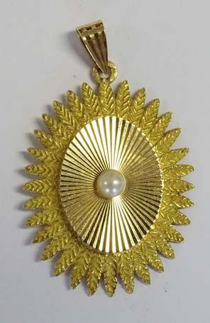 Pendentif oblong en or jaune strié 18K (750°/00) 