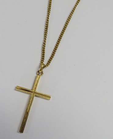 Pendentif croix et sa chaine maille forçat en or 