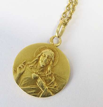 Médaille signée Lassarre à l'effigie d'une Vierge 