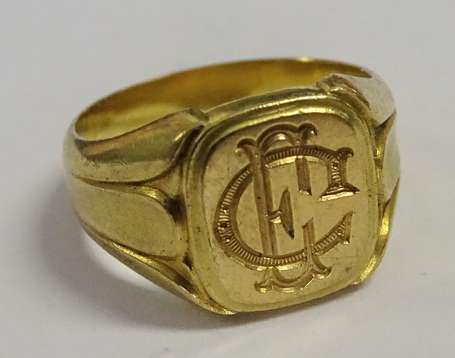 Chevalière en or jaune 18K (750°/00) monogrammée 