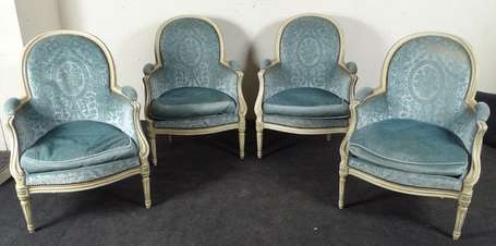 Suite de quatre bergères en bois laqué et rechampi