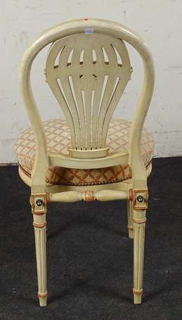 Paire de chaises en bois laqué et polychromé, le 