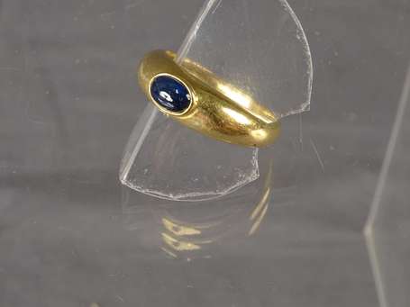 Bague jonc en or 18 K (750°/°°°)  montée d'un 