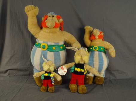 Uderzo - Astérix : 4 peluches.