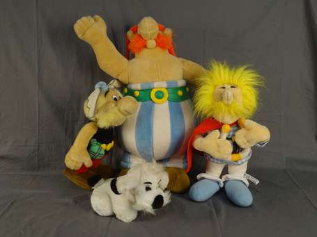 Uderzo - Astérix : 4 peluches.