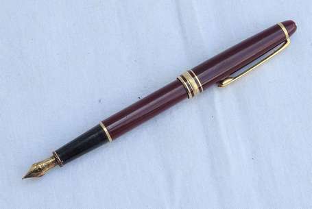 MONTBLANC - Stylo plume Meisterstuck en résine 