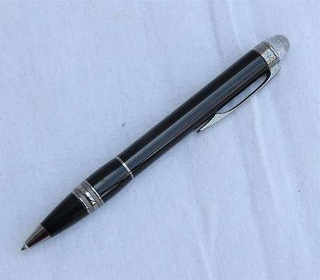 MONTBLANC - Stylo bille Starwalker en résine noire