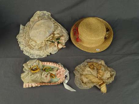 vêtements, lot de 2 chapeaux et 2 coiffes 