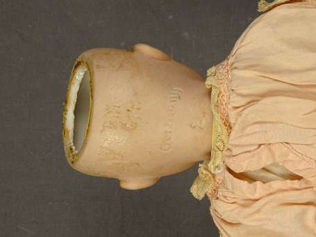 Allemagne-PM-bébé tête porcelaine marqué en creux 