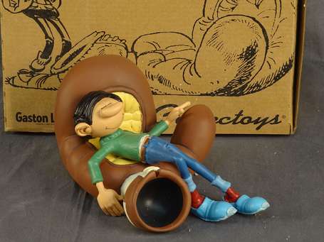 Franquin - Plastoy : Gaston sur le gant de boxe. 
