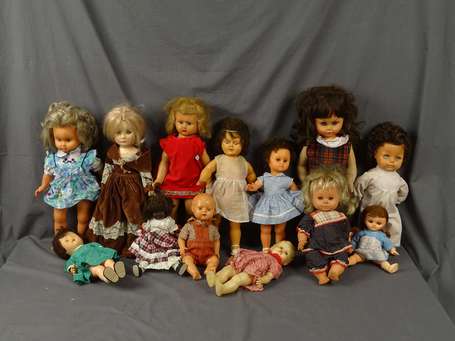 ZA-Lot de poupées plastiques essentiellement de 