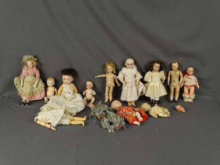 ZA-Lot d'une dizaine de poupées petits modeles 