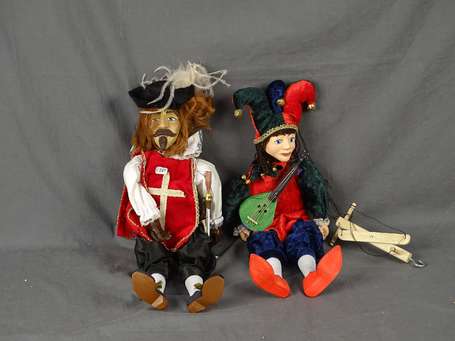 Deux marionnettes 37 cm, chevalier croisade et fou