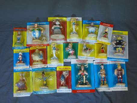 Uderzo - Atlas : 20 figurines Astérix dont une 