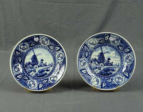 Delft Boch - Deux assiettes en faïence camaïeu 