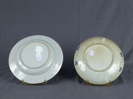 CHINE - Assiette en porcelaine à décor de pivoines
