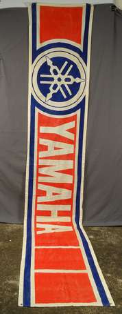 YAMAHA : Calicot, Ca 1970. Dimensions : 360 x 67cm