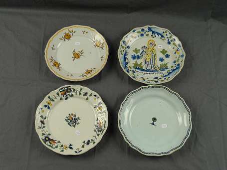 4 assiettes, l'une polychrome décor patronymique 