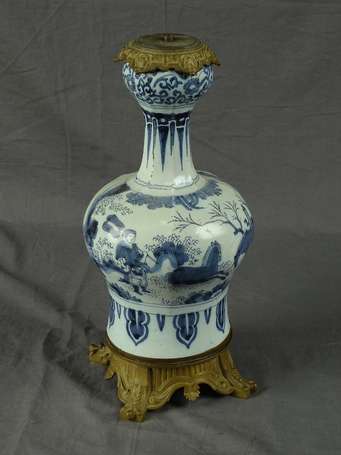 Delft - Vase de forme balustre à décor en camaïeu 