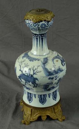 Delft - Vase de forme balustre à décor en camaïeu 