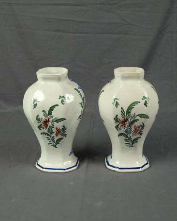 Delft - Paire de vases balustres en faïence 