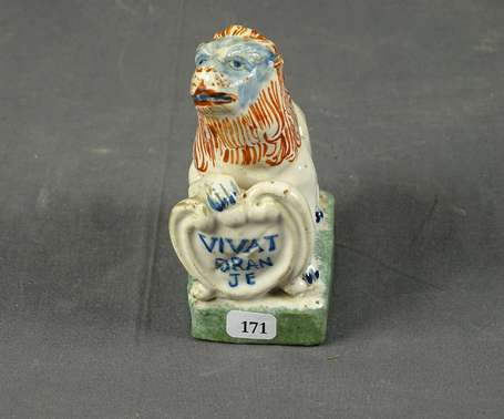 Delft - Lion en polychrome. Il porte un écusson à 