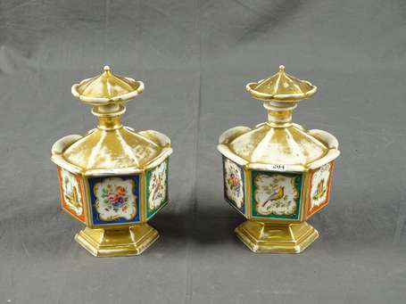 Paris - Paire de flacons couverts en porcelaine de