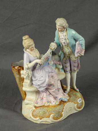 Couple à l'évantail. Sujet en biscuit polychrome. 