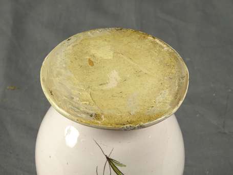 Moustiers - Petit vase balustre à décor polychrome