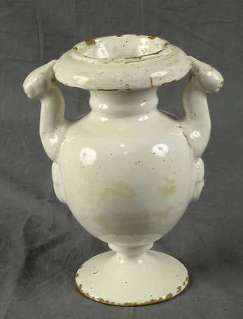 Nevers - Vase de forme balustre à deux anses en 