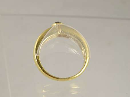 Bague en or jaune 18 k (750°/°°) Montée d'un 