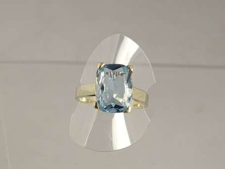 Bague en or gris 18 K (750°/°°) monté d'une aigue 