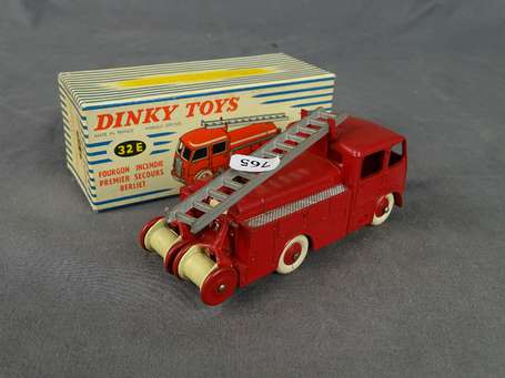 Dinky toys-fourgon Berliet premier secours, neuf 