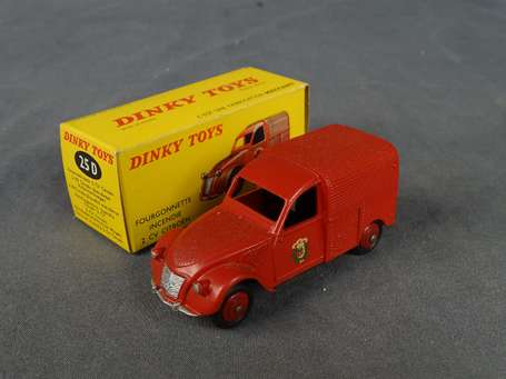 Dinky toys-Citroen 2 ch fourgonnette incendie, (2 