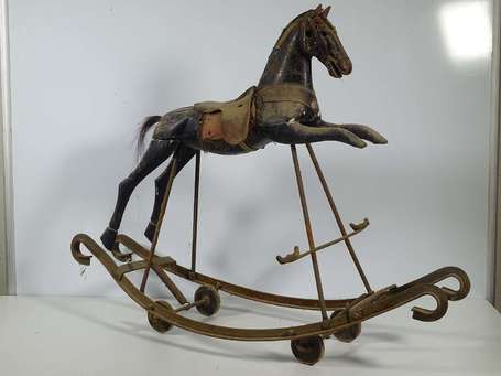 Cheval à bascule et à roulettes -  en bois et  