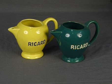 RICARD : 2 Pichets en faïence : Un modèle jaune 