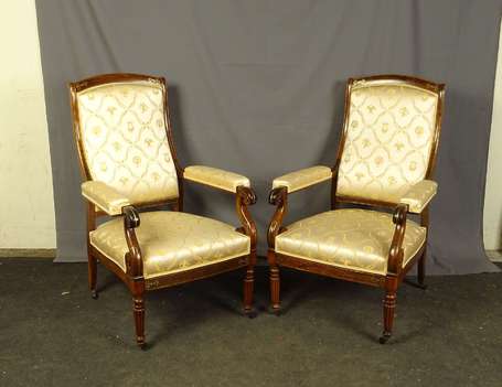 Paire de fauteuils Voltaire en placage de 