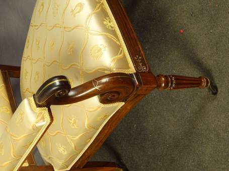 Paire de fauteuils Voltaire en placage de 