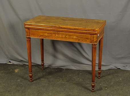 Table à jeux en placage d'acajou incrusté de bois 