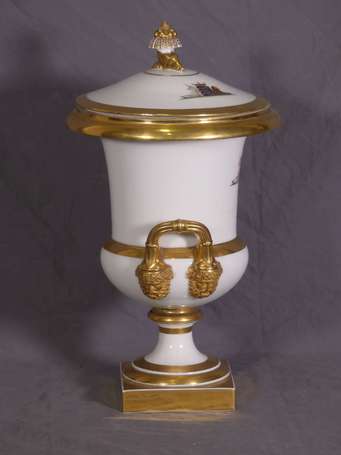 Vase Médicis couvert en porcelaine de Paris blanc 