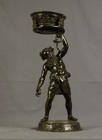 Bacchus en bronze à patine brune. Il est figuré 