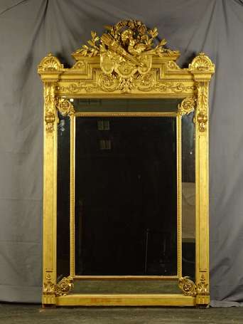 Grand miroir à platebandes en bois doré et 