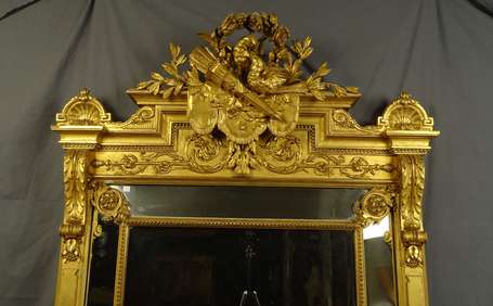 Grand miroir à platebandes en bois doré et 