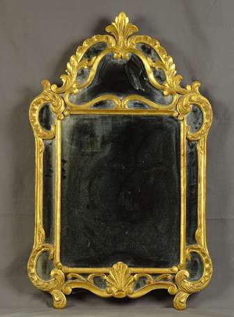 Miroir à plate-bande en bois doré et sculpté, le 