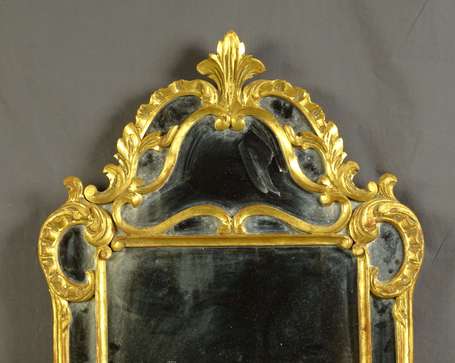 Miroir à plate-bande en bois doré et sculpté, le 