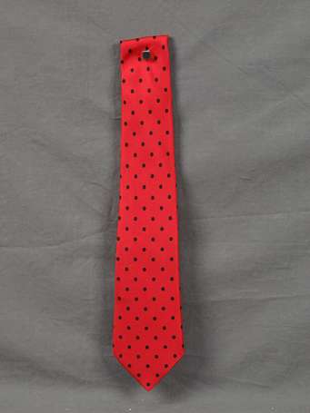 HERMES - Cravate en soie rouge imprimée de pois 