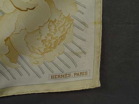 HERMES - Carré en twill de soie Les pivoines par 